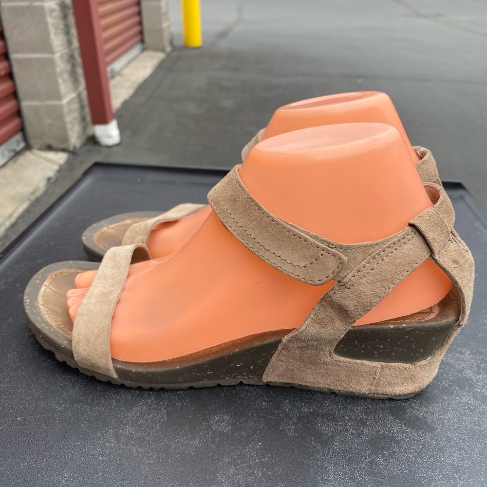 Teva 1001848 Ladies Tan Leather Wedge Ankle Strap Sandals Size 8.5 - Picture 9 of 14